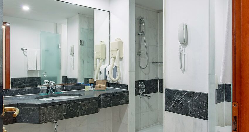 Crystal Sunrise Queen Luxury Resort & Spa