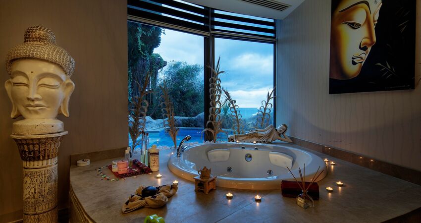 Crystal Sunrise Queen Luxury Resort & Spa