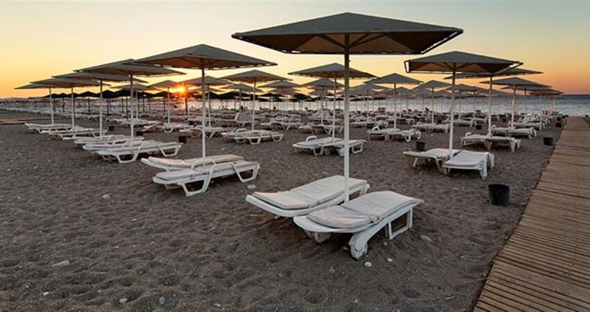 Larissa Sultan Beach