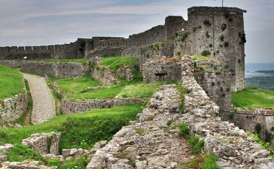 Kosovalı Büyük Balkanlar Turu AJet ile Extra Turlar ve Akşam Yemekleri Dahil TZL-TZL