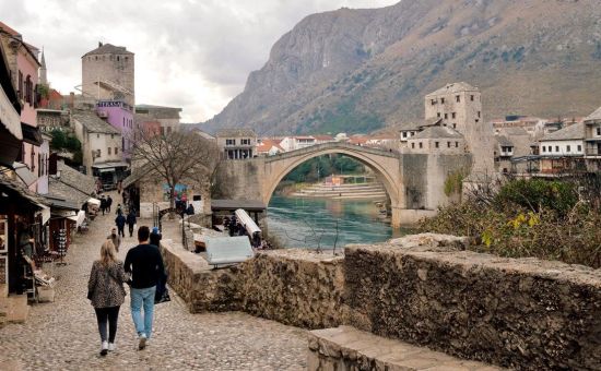 İzmir Çıkışlı Kosovalı Baştanbaşa Balkanlar Ajet ile Çevre Gezileri, Extra Turlar ve Akşam Yemekleri Dahil